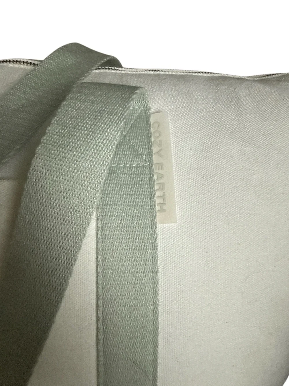 Cozy Earth Down Alternative Comforter Queen NWOT